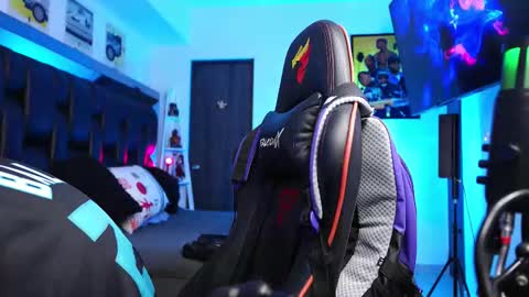 logan_hugh8 online show from 23, 2, 2026