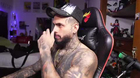 logan_hugh8 online show from 20, 4, 2026