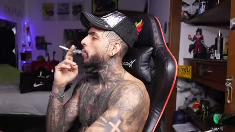 logan_hugh8 online show from 22, 4, 2026