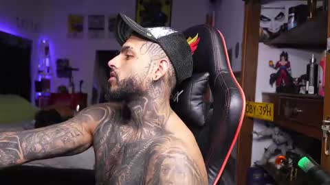 logan_hugh8 online show from 24, 4, 2026