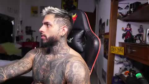 logan_hugh8 online show from 27, 4, 2026