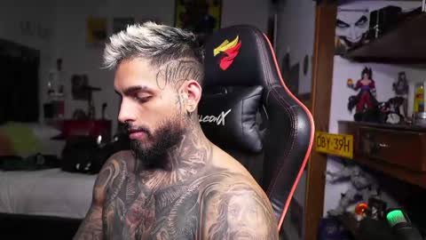 logan_hugh8 online show from 28, 4, 2026