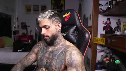 logan_hugh8 online show from 28, 4, 2026