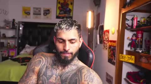 logan_hugh8 online show from 25, 5, 2026