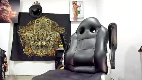 LOGAN WHITTERS online show from 20, 2, 2025