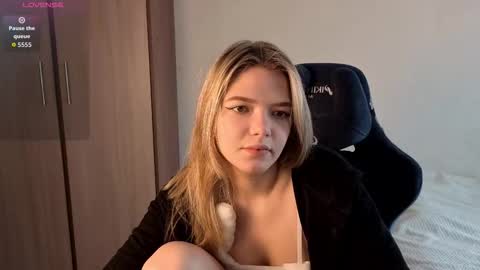 Snapshot of logandrive chatting on 13, 10, 2025 Logan and Katana online show from 13, 10, 2025