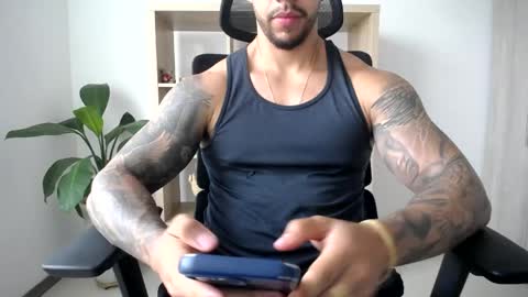Snapshot of loganhod chatting on 7, 5, 2026 Logan Wolfp online show from 7, 5, 2026