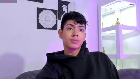 Snapshot of logantwink18 chatting on 9, 9, 2025 logantwink18 online show from 9, 9, 2025