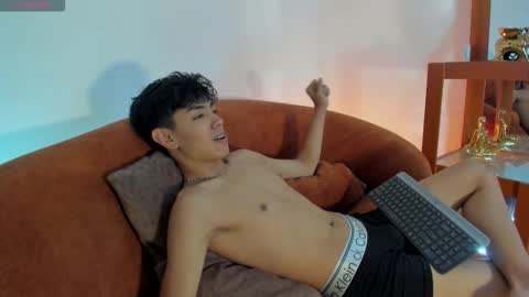 Snapshot of logantwink18 chatting on 15, 10, 2025 logantwink18 online show from 15, 10, 2025