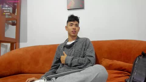 Snapshot of logantwink18 chatting on 22, 10, 2025 logantwink18 online show from 22, 10, 2025