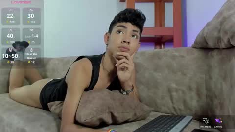 Snapshot of logantwink18 chatting on 4, 11, 2025 logantwink18 online show from 4, 11, 2025