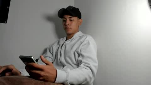 logantwink18 online show from 18, 4, 2026