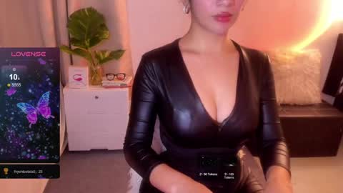 Snapshot of loisewilliams chatting on 13, 5, 2026 Mistress L online show from 13, 5, 2026