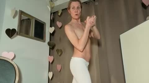 lola_belgium online show from 4, 3, 2026