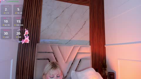 Lola Angel online show from 28, 12, 2024