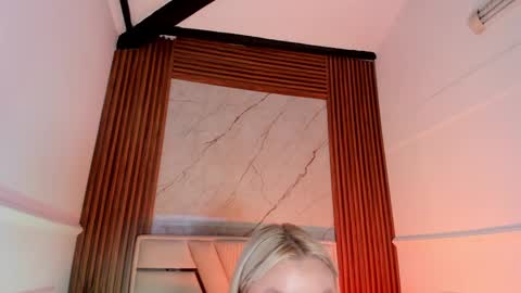 Lola Angel online show from 31, 12, 2024