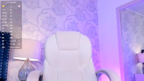 Lola Berry  online show from 23, 4, 2026