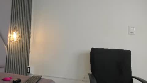 lolabunnysc online show from 10, 6, 2026