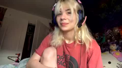 Lola Lixx online show from 6, 12, 2024