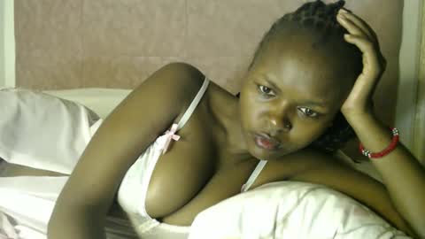 Snapshot of lolamia7 chatting on 28, 9, 2025 lolamia7 online show from 28, 9, 2025