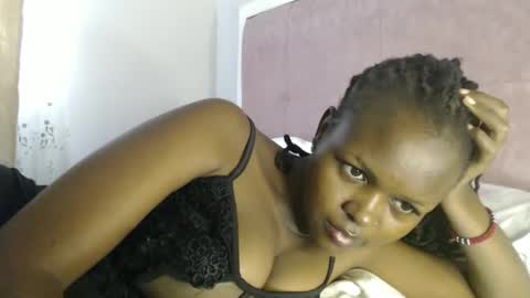 Snapshot of lolamia7 chatting on 11, 10, 2025 lolamia7 online show from 11, 10, 2025