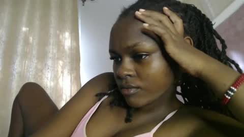 Snapshot of lolamia7 chatting on 14, 10, 2025 lolamia7 online show from 14, 10, 2025