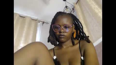 Snapshot of lolamia7 chatting on 10, 11, 2025 lolamia7 online show from 10, 11, 2025