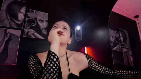 lolamustaine_ online show from 20, 11, 2025