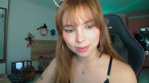 Snapshot of lolaverse chatting on 28, 10, 2025 Lola doll online show from 28, 10, 2025