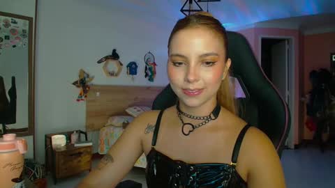 Snapshot of lolaverse chatting on 12, 11, 2025 Lola doll online show from 12, 11, 2025