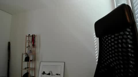 Lola doll online show from 23, 4, 2026