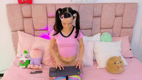 Snapshot of lolayun chatting on 25, 11, 2025 Lola online show from 25, 11, 2025