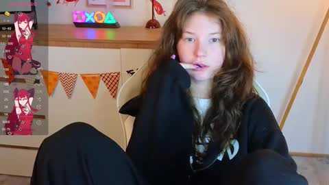 Snapshot of lolly_pump chatting on 8, 11, 2025 Mona online show from 8, 11, 2025