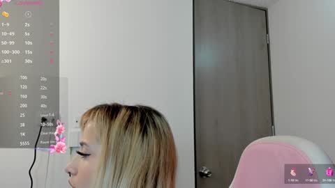 Snapshot of lollypetitte_ chatting on 28, 12, 2024 Lolly online show from 28, 12, 2024