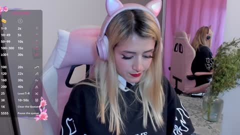 Snapshot of lollypetitte_ chatting on 30, 12, 2024 Lolly online show from 30, 12, 2024