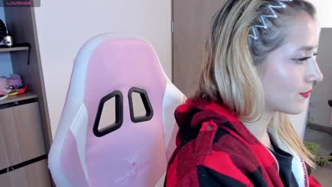 Snapshot of lollypetitte_ chatting on 31, 12, 2024 Lolly online show from 31, 12, 2024