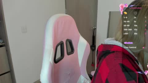 Snapshot of lollypetitte_ chatting on 7, 1, 2025 Lolly online show from 7, 1, 2025