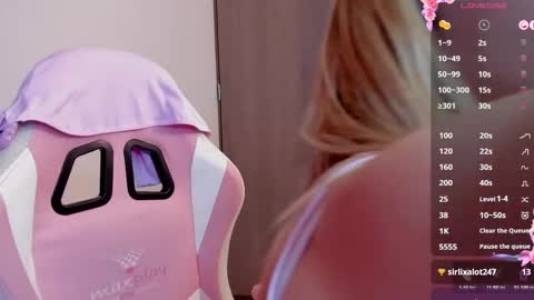 Snapshot of lollypetitte_ chatting on 17, 1, 2025 Lolly online show from 17, 1, 2025