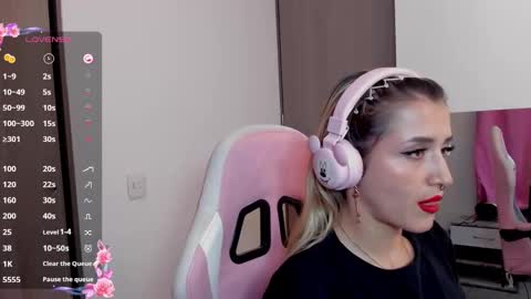 Snapshot of lollypetitte_ chatting on 26, 1, 2025 Lolly online show from 26, 1, 2025