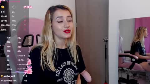 Snapshot of lollypetitte_ chatting on 26, 1, 2025 Lolly online show from 26, 1, 2025