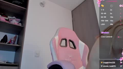 Snapshot of lollypetitte_ chatting on 2, 2, 2025 Lolly online show from 2, 2, 2025