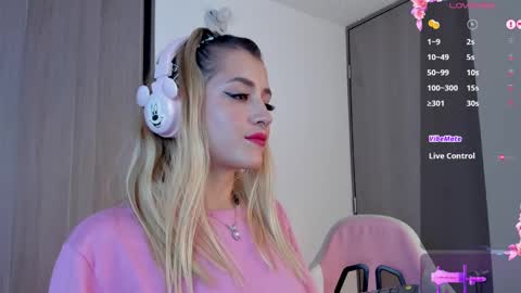 Snapshot of lollypetitte_ chatting on 4, 2, 2025 Lolly online show from 4, 2, 2025