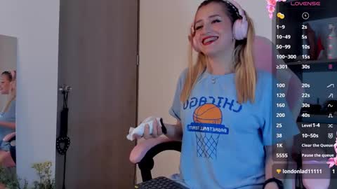 Snapshot of lollypetitte_ chatting on 7, 2, 2025 Lolly online show from 7, 2, 2025