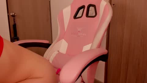 Snapshot of lollypetitte_ chatting on 18, 2, 2025 Lolly online show from 18, 2, 2025