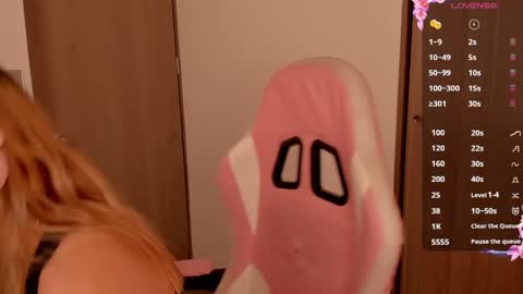 Snapshot of lollypetitte_ chatting on 20, 2, 2025 Lolly online show from 20, 2, 2025