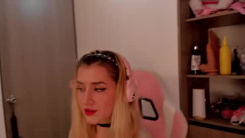 Snapshot of lollypetitte_ chatting on 3, 3, 2025 Lolly online show from 3, 3, 2025