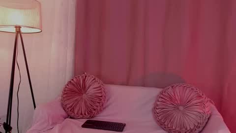 Snapshot of lollypetitte_ chatting on 1, 10, 2025 Lolly online show from 1, 10, 2025