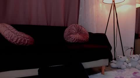 Snapshot of lollypetitte_ chatting on 11, 11, 2025 Lolly online show from 11, 11, 2025