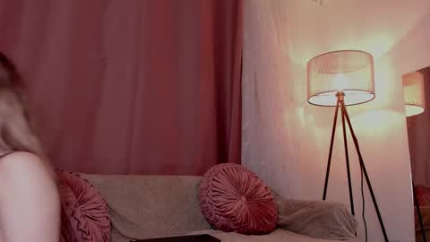 Snapshot of lollypetitte_ chatting on 18, 11, 2025 Lolly online show from 18, 11, 2025