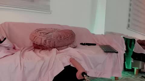 Snapshot of lollypetitte_ chatting on 3, 2, 2026 Lolly online show from 3, 2, 2026